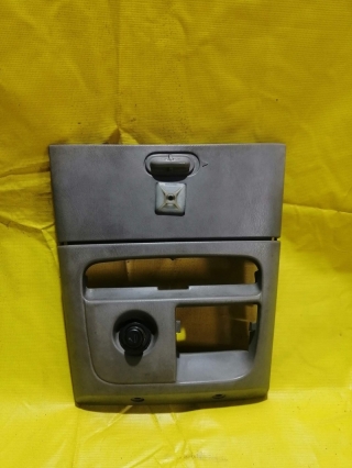 Накладка на переднюю панель, NISSAN, SERENA, VC24, YD25DDTi, 2000, 68411-4N200