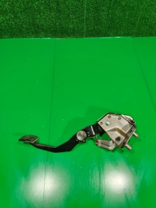 Педаль сцепления