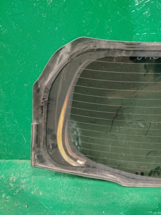 Стекло двери багажника