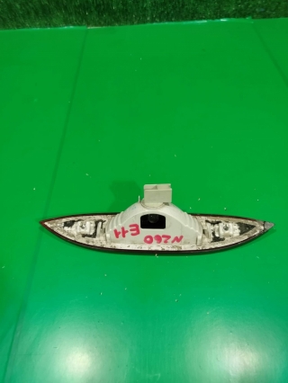 Стоп-сигнал в дверь багажника