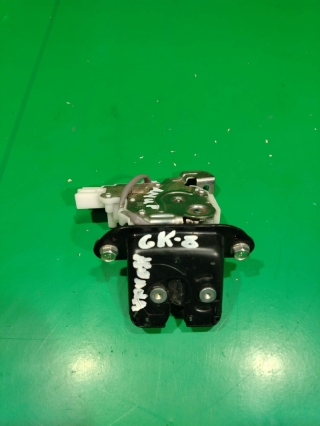 Замок двери багажника