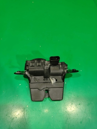 Замок двери багажника