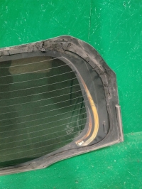 Стекло двери багажника