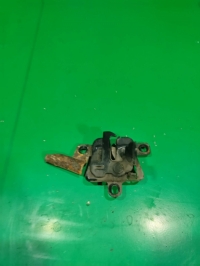 Замок капота